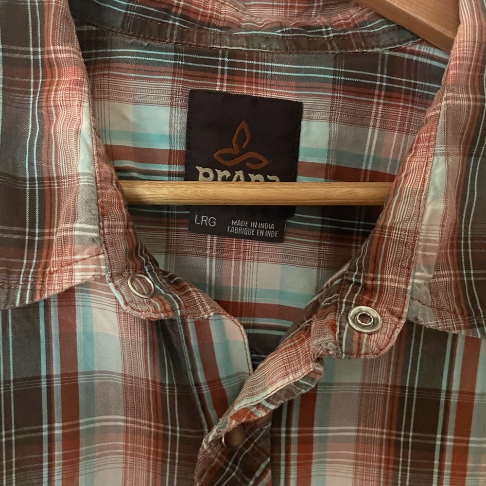 PraNa Mens Short Sleeve Button Down Plaid Large - Picture 2 of 3